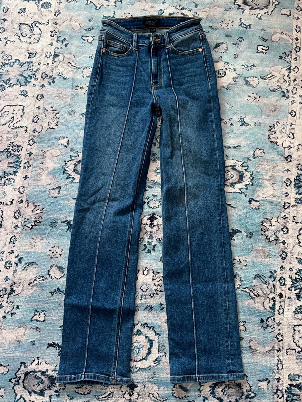 NWOT Judy Blue Women’s Straight Fit Medium Wash Denim Blue Jeans Size 1 (25)